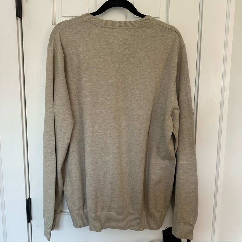 Set of Three Tommy Hilfiger Classic Striped V-Neck‎ Sweater - Picture 6 of 8